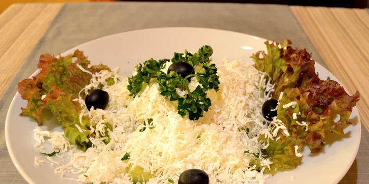 Balkánské masové menu: pljeskavica, pečeně a další dobroty