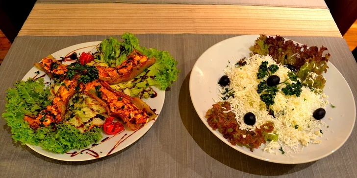 Balkánské masové menu: pljeskavica, pečeně a další dobroty