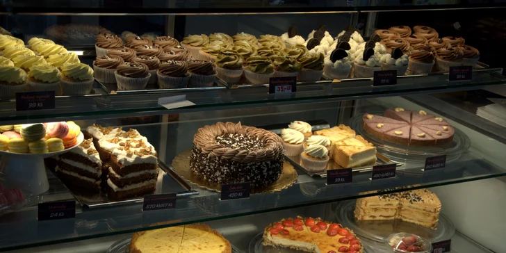 Káva s domácím dezertem pro dva v moderní cukrárně Cup and Cake