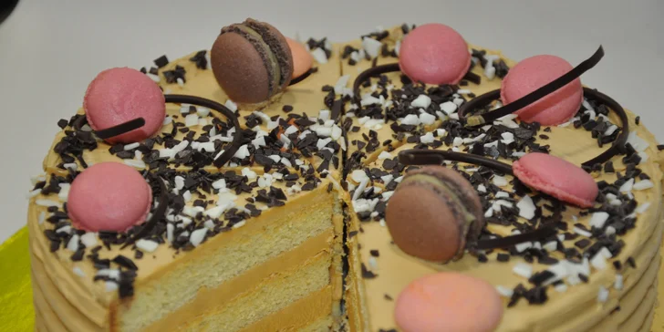 Káva s domácím dezertem pro dva v moderní cukrárně Cup and Cake