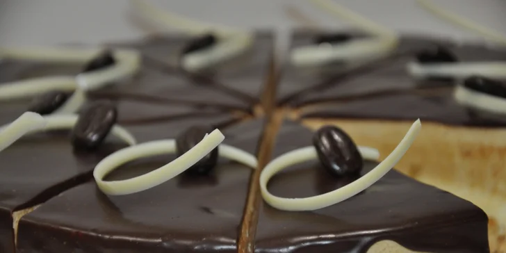 Káva s domácím dezertem pro dva v moderní cukrárně Cup and Cake