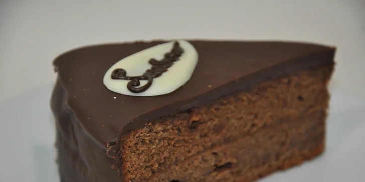 Káva s domácím dezertem pro dva v moderní cukrárně Cup and Cake