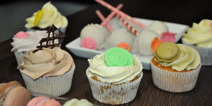 Káva s domácím dezertem pro dva v moderní cukrárně Cup and Cake