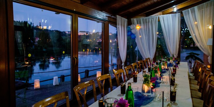 Romantický pobyt u řeky: 3 dny v Táboře se snídaní, lahví sektu a privátní sauny