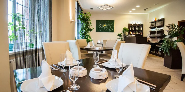Vzhůru do Hongkongu: 4chodové orientální menu pro dva v Lotos Restaurant