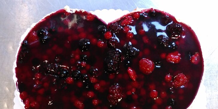 Valentýnské srdce od Kolbaby – jogurtový dort s malinami nebo lesními plody