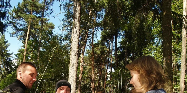 Vstup na týmové překážky v SAMBAR lanovém parku Kladno