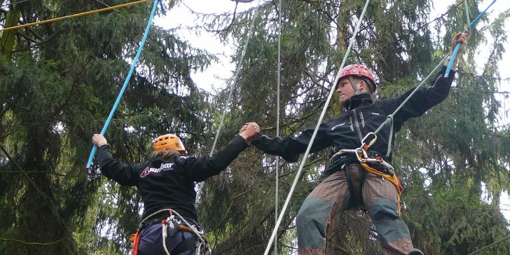 Vstup na týmové překážky v SAMBAR lanovém parku Kladno