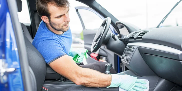 Deluxe čištění interiéru i plastů auta včetně tepování