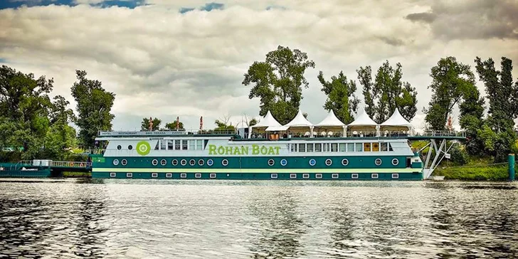 Romantická 5chodová večeře s láhví vína, sauna a noc v kajutě na Rohan Boat Prague na Vltavě
