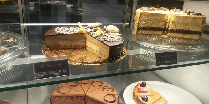 Káva s domácím dezertem pro dva v moderní cukrárně Cup and Cake