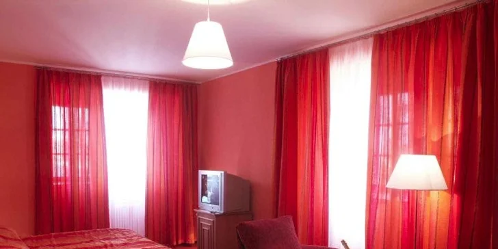 Valentýnská romantika při svíčkách a privátní koupel v hotelu Dvořák