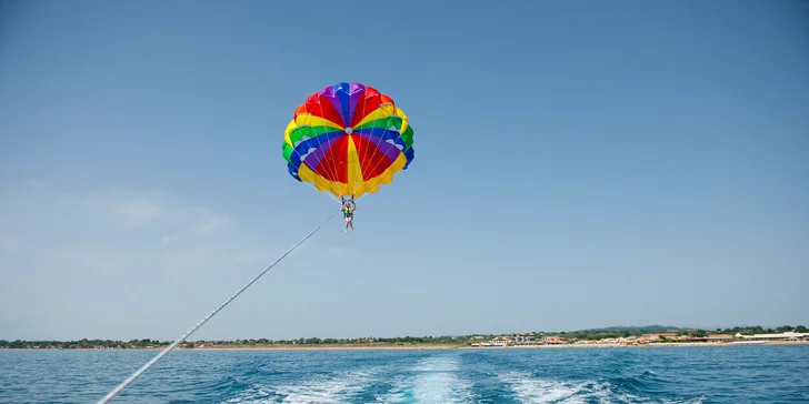 V ceně all inclusive je i bohatá nabídka vodních sportů.