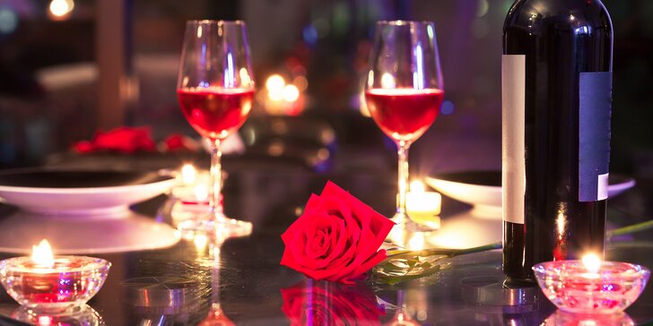 Valentýnská romantika při svíčkách a privátní koupel v hotelu Dvořák