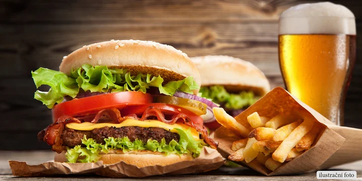 Dva cheeseburgery se šťavnatým masíčkem, hranolky a pivo