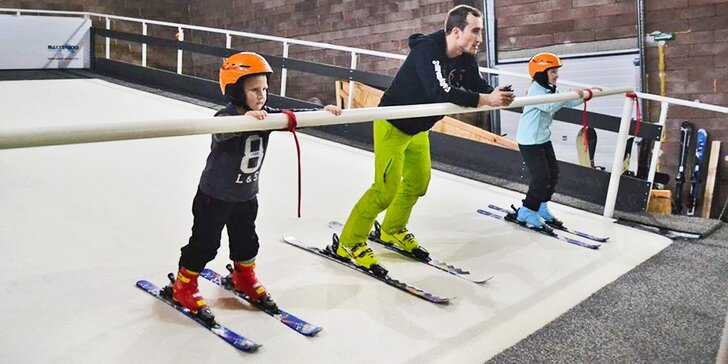 Lekce lyžování nebo snowboardingu na indoorové sjezdovce