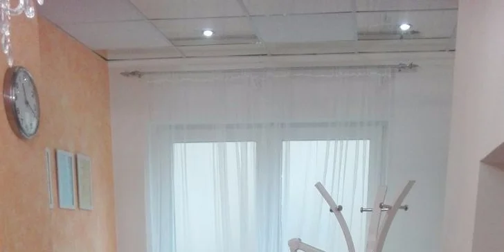 Večerní nebo plesové líčení