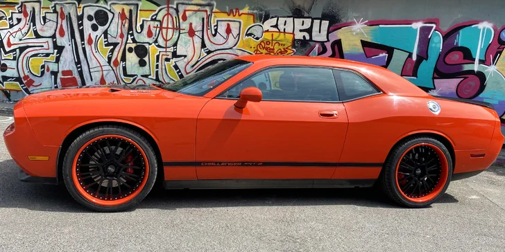 Ve skvěle hodnocené společnosti Hellcars vám ho půjčí na 12, 24 nebo celých 48 hodin ve všední dny i na víkend.