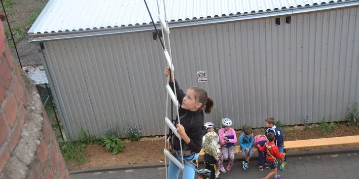 Dětská narozeninová párty s lezením na umělé stěně