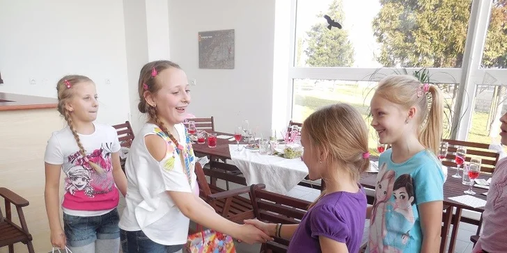 Dětská narozeninová párty s lezením na umělé stěně