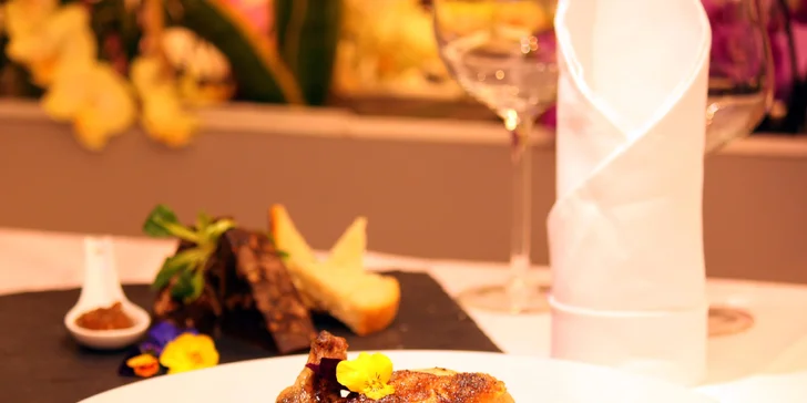 Kuřecí se šampaňským, terinka i čoko dortík v menu lásky pro dva