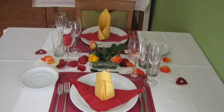 3chodové menu pro dva s kuřecí specialitou, palačinkou i lahví dobrého vína