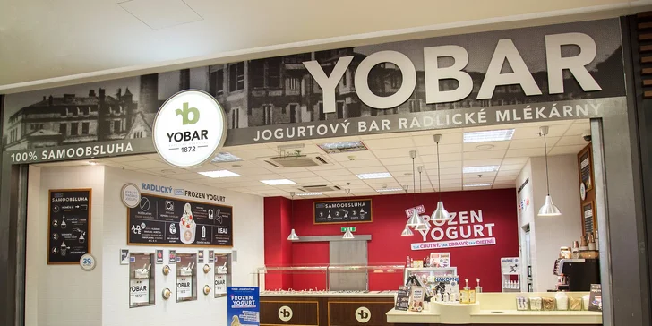 Dvě perníková latte se šlehačkou z Yobaru