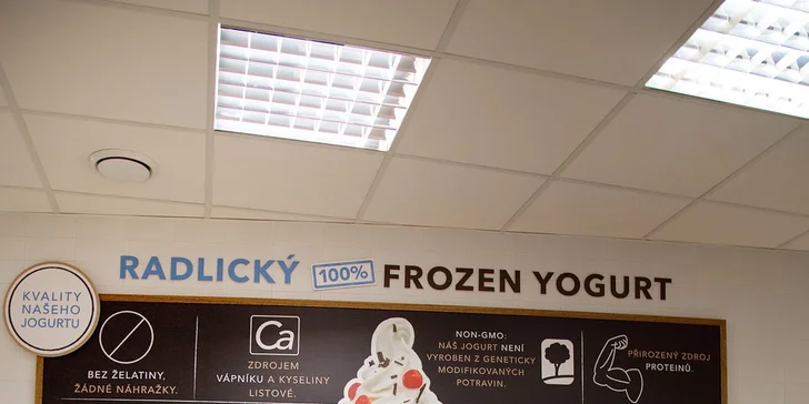 Dvě perníková latte se šlehačkou z Yobaru