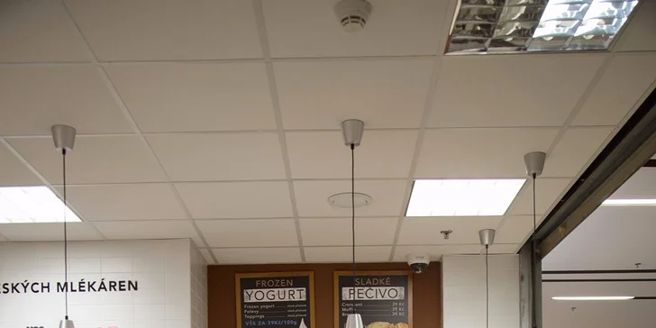 Dvě perníková latte se šlehačkou z Yobaru