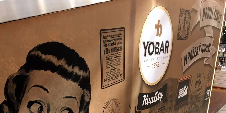 Dvě perníková latte se šlehačkou z Yobaru