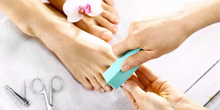 Profesionální mokrá pedikúra s relaxační lázní