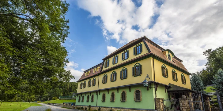 Přímo u hotelu můžete zaparkovat své auto.