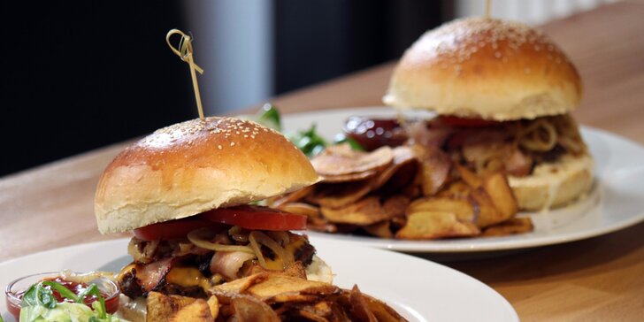 Burgerové menu v restauraci Grand Prix – pro dva nebo celou rodinu