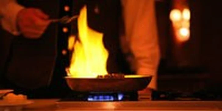 Valentýnská večeře při svíčkách s flambováním steaků