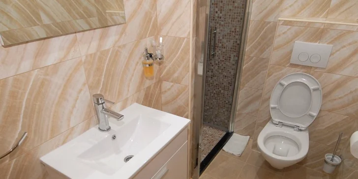 7 nocí v apartmánu na chorvatském ostrově Vir včetně lehátek na pláži