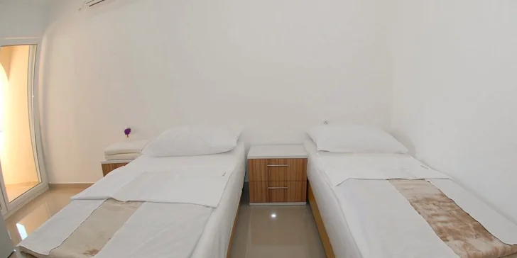 7 nocí v apartmánu na chorvatském ostrově Vir včetně lehátek na pláži