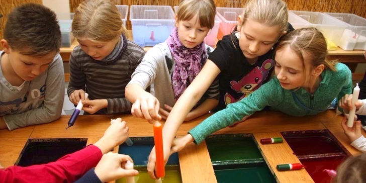 Velikonoční ozdoby na špejli i svíčky – kreativní návštěva svíčkárny Rodas