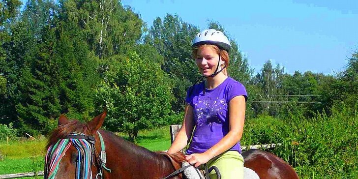 Letní tábor s výukou jízdy na koni pro děti od 7 let. 15denní dobrodružství včetně stravy, zpáteční cesty do jižních Čech, pojištění a celého programu!