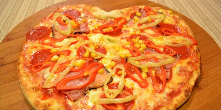Dvě speciální pizzy ve tvaru srdce a s příchutí dle výběru