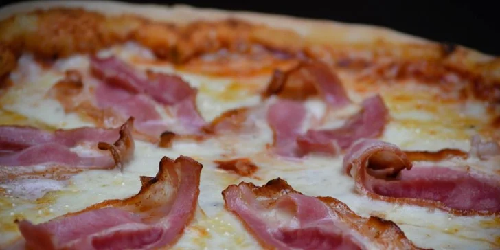 Obří pizza pro velké jedlíky nebo dvě klasické pizzy
