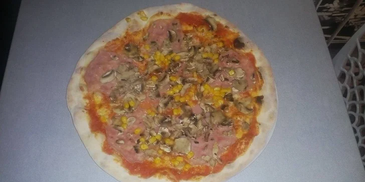 Obří pizza pro velké jedlíky nebo dvě klasické pizzy