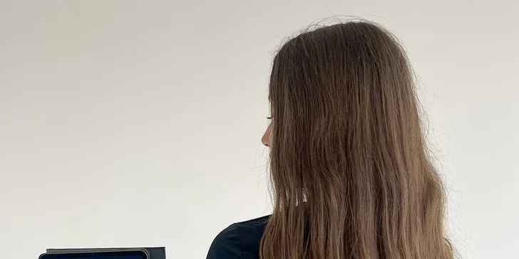 Svou návštěvu odstartujete konzultací a diagnostikou trichologickou kamerou.