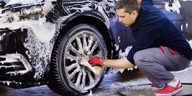 Profesionální ruční úklid vašeho auta v Royal Wash