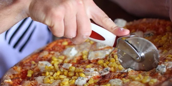 Lahodná pizza dle vlastního výběru v Penzionu u Bakaláře