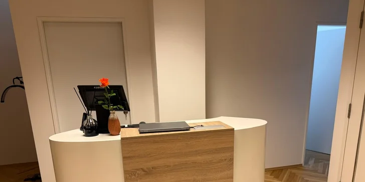 Každý rituál je zakončen osvěžující masáží, zklidňující maskou a závěrečným krémem přímo na míru.
