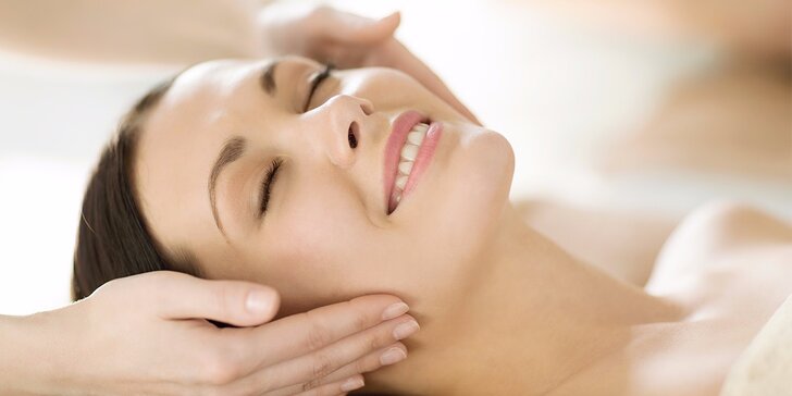 Odpočiňte si při relaxační masáži obličeje, krku, dekoltu i uší