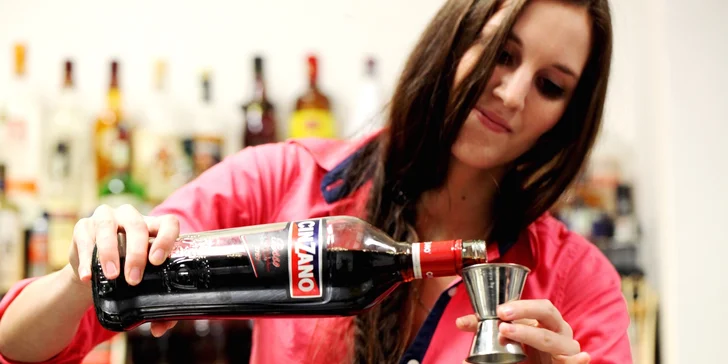 Jeden den v České barmanské škole – kurz, který zamíchá vaším světem