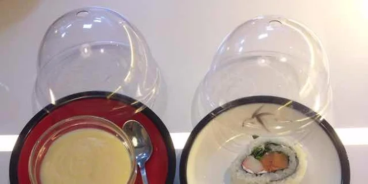 Running sushi v restauraci Wok'n'Roll až pro čtyři osoby