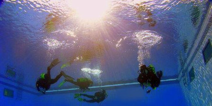 Potápěčský kurz Open Water Diver s 9 ponory. Vhodné už ve věku od 12 let. Získejte mezinárodní certifikát sportovního potápěče.
