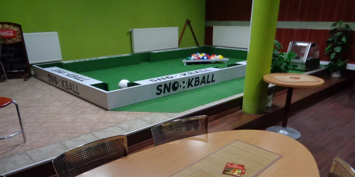 Hodina hry biliáru a fotbalu v jednom s možností občerstvení